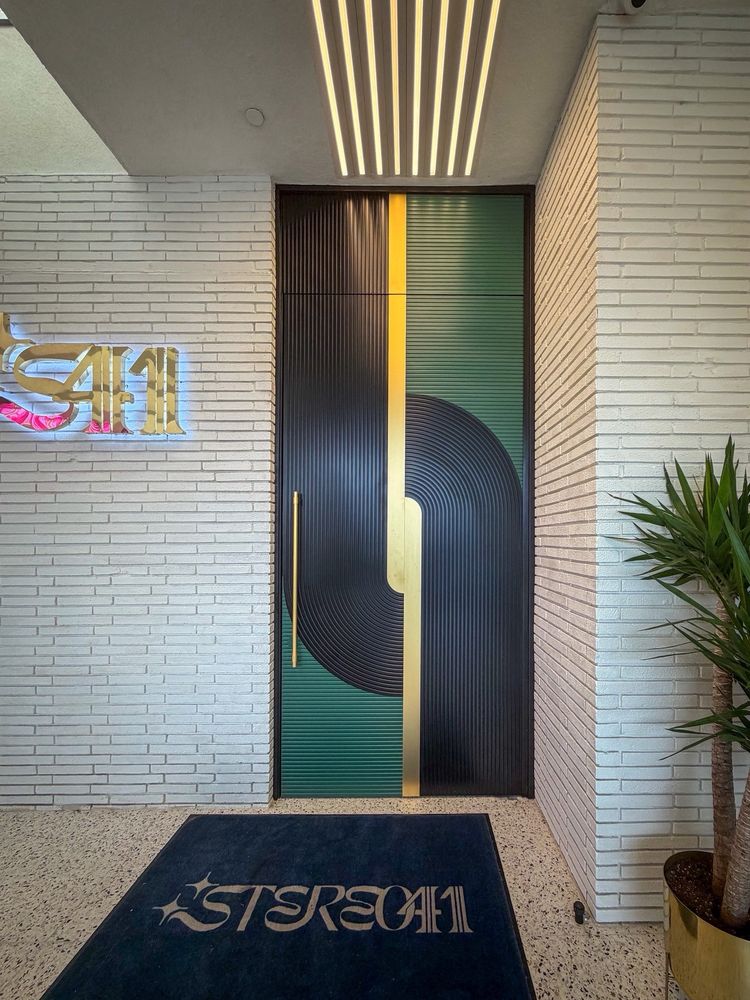 The entrance to Stereo 41